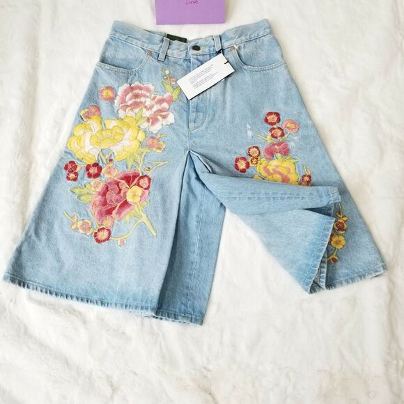 GUCCI Bermuda Denim Short Size 8 Soave Amore Wide Cut Embroidered NWT $1,980 - Picture 3 of 12